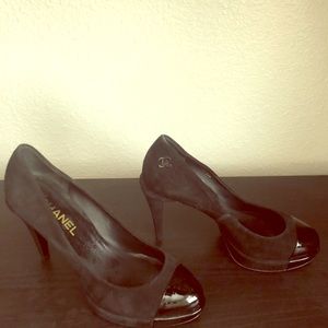 Chanel pumps black